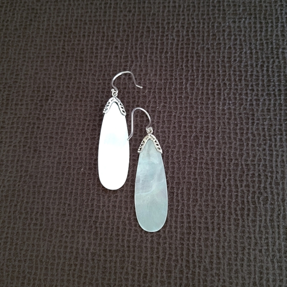 Annika Witt Teardrop💧 Shaped Mother of Pearl Earrings - NIB - Picture 10 of 14